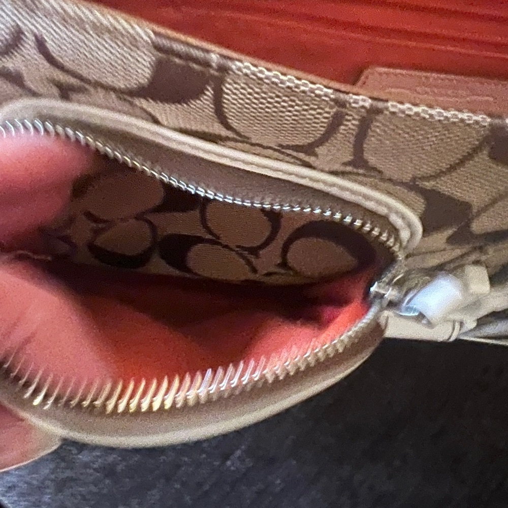 White Coach ski signature shoulder bag with fur - Picture 3 of 11